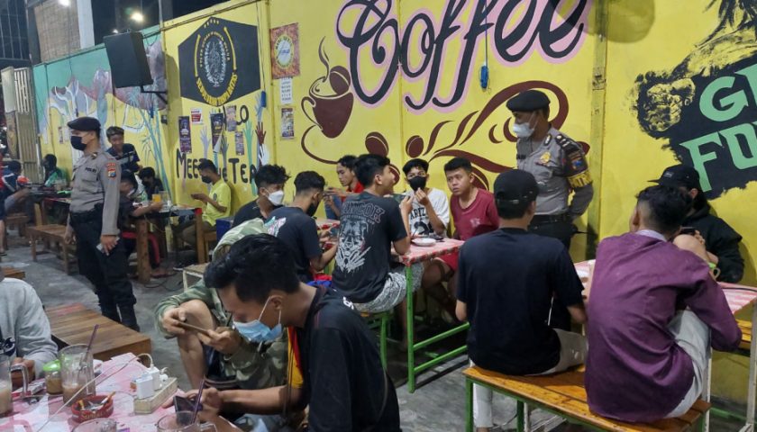 Ditsamapta Polda Jatim Tingkatkan Patroli Antisipasi Kerumunan Masyarakat di Tempat Umum