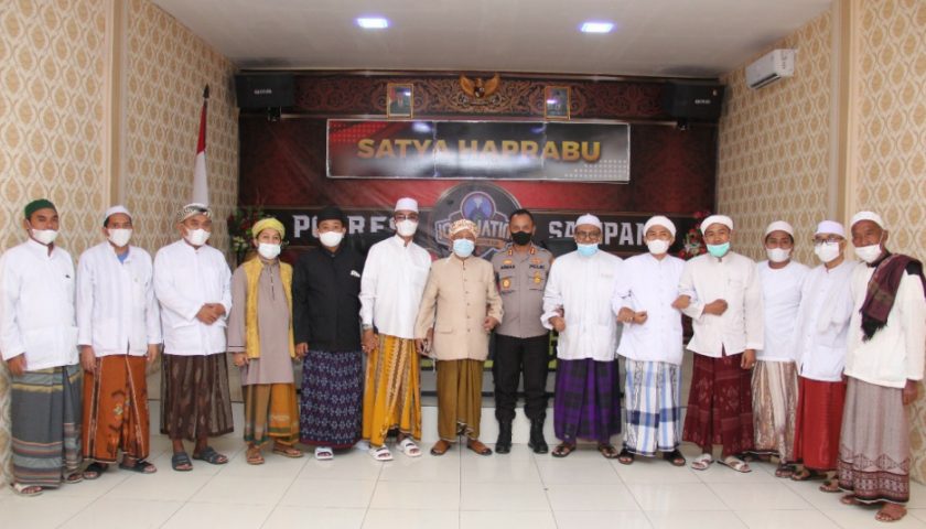 FUI Berikan Dukungan Polres Sampang Berantas Narkoba, Prostitusi dan Perjudian untuk Kondusifitas Kamtibmas FUI Berikan Dukungan Polres Sampang Berantas Narkoba, Prostitusi dan Perjudian untuk Kondusifitas Kamtibmas