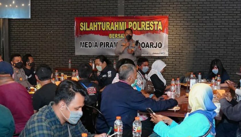 Perkuat Sinergitas, Polisi Ngopi Bareng Media Piramida Sidoarjo