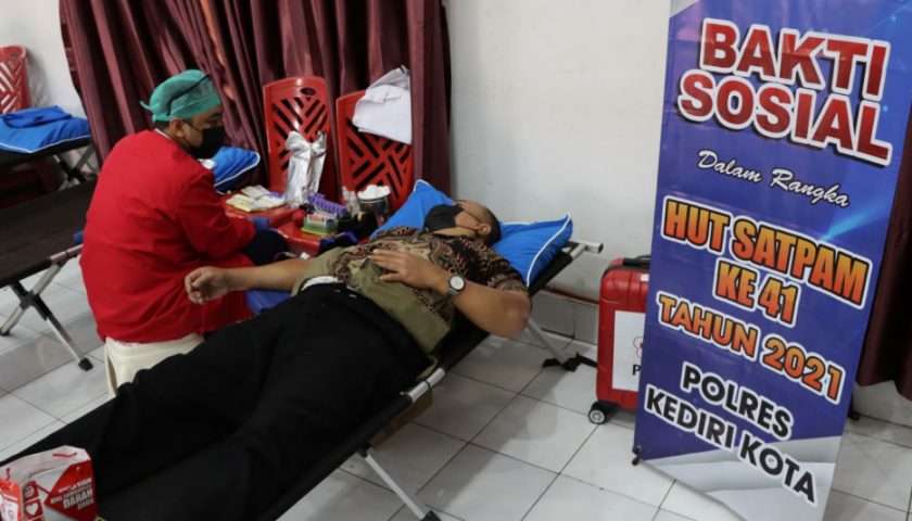 Polres Kediri Kota Gelar Donor Darah HUT Satpam Ke 41 Tahun 2021