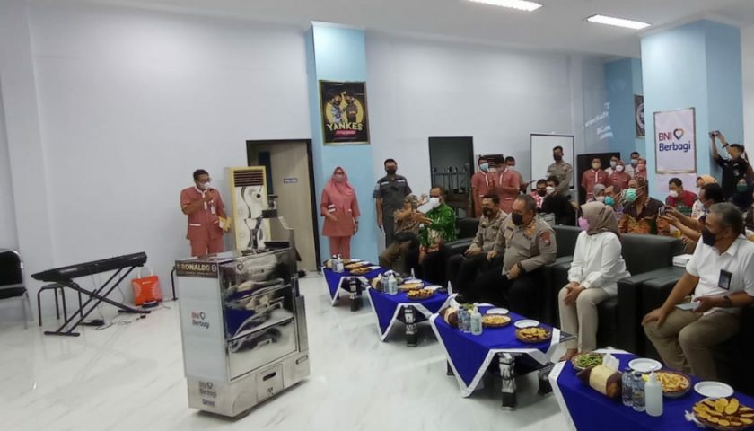 RS Bhayangkara Lumajang Terima Bantuan Robot Penangkal Omicron dari BNI