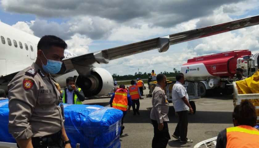 Kepolisian Lakukan Prosesi Penghormatan, 8 Korban Penembakan KKB Diserahkan ke Keluarga