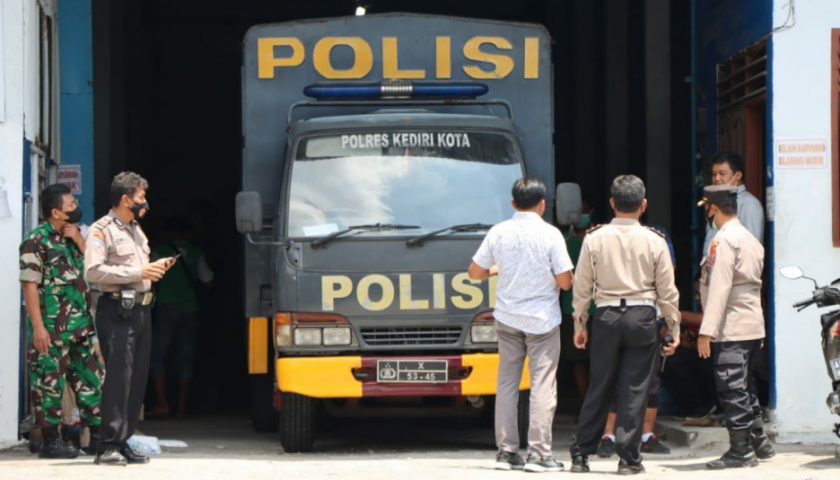 Polres Kediri Kota Kerahkan Truk Bantu Distribusi Minyak Goreng