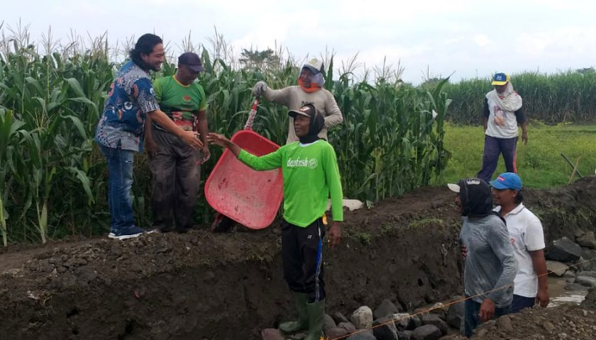 Khusnul Arif NasDem Realisasikan Pembangunan Saluran Irigasi di Desa Wonojoyo Kediri