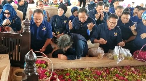 HUT ke 77 Kemerdekaan Republik Indonesia, Kader NasDem Dapil VI Jatim Ziarah ke Makam Bung Karno
