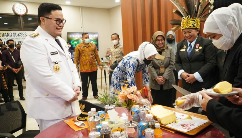 Gubernur Jatim Unggulkan Nanas Pasir Kelud, Mas Dhito Siap Kembangkan Kawasan Budidaya