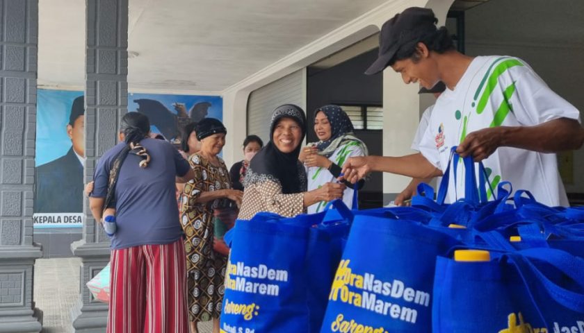 Ribuan Warga Kawedusan Kediri Serbu Operasi Pasar Murah Ora NasDem Ora Marem