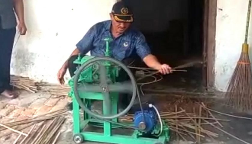 Terealisasi! Pokir Lutfi NasDem, Bantuan Mesin Anyaman Bambu untuk Pokmas Bambu Mas