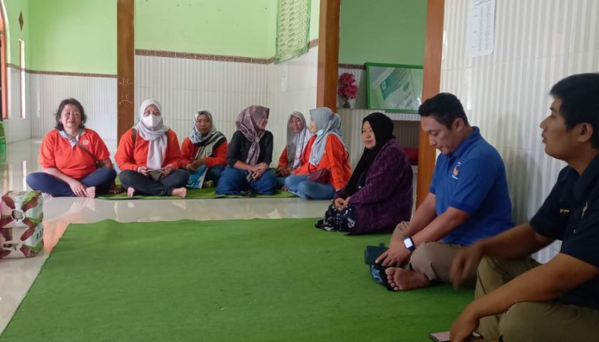 Jumat Berkah Paguyuban UMKM Ganesha dan DPD NasDem di Panti Asuhan Darul Aitam Muslimat NU Kediri