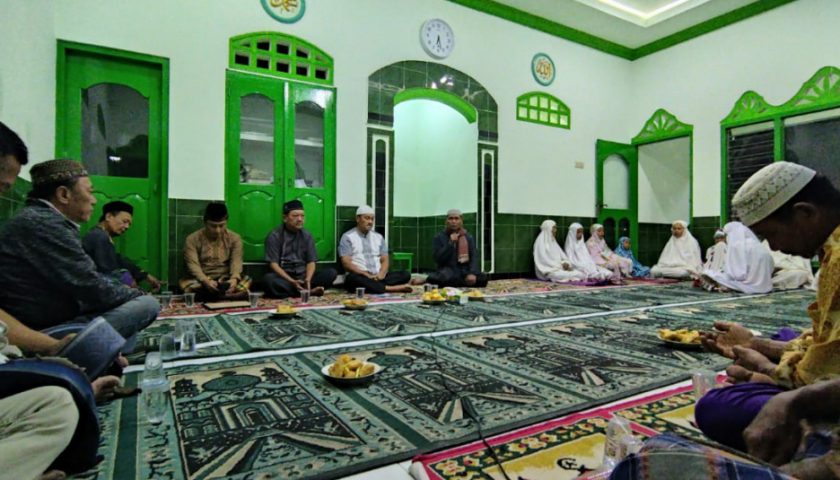 Lutfi NasDem Silaturahmi dengan Pengurus dan Jamaah Mushola Al Hidayah Desa Wates