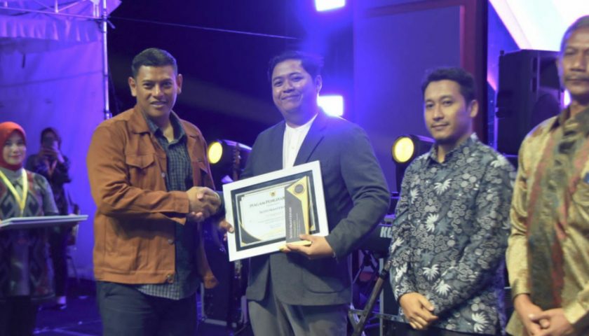 Wali Kota Kediri Beri Penghargaan Wajib Pajak Daerah 2023