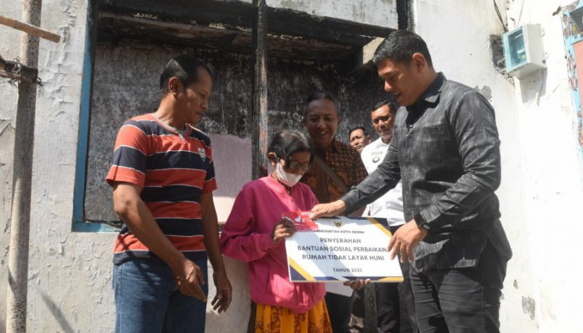 Wali Kota Kediri Sambangi Rumah Penerima Bantuan RTLH di Mojoroto dan Dermo