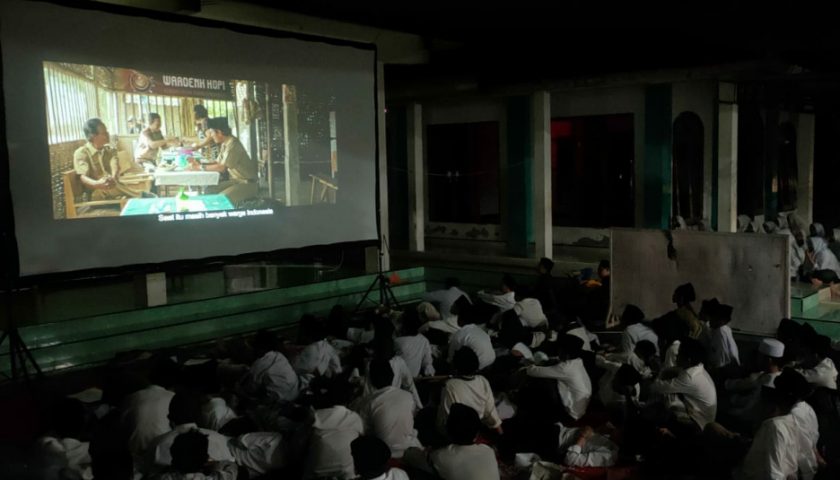 KPU Kabupaten Kediri Ajak Santri Nobar Film “Kejarlah Janji”