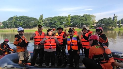 Kerja Bakti Bersih Sungai, Tebar Benih Ikan Lokal dan Tanam Pohon Warnai World Earth Day 2024 di Kota Kediri
