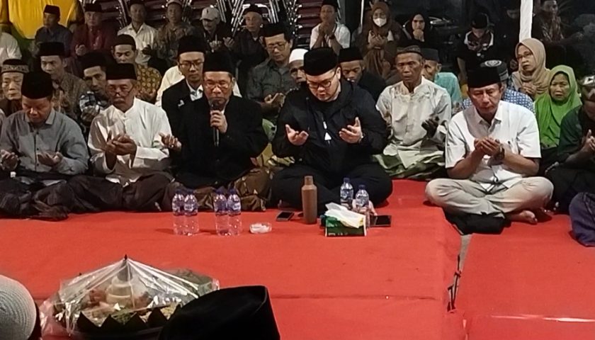 Mas Bup Dhito Doa dan Tumpengan Bersama Warga Jelang Peresmian Jembatan Jongbiru