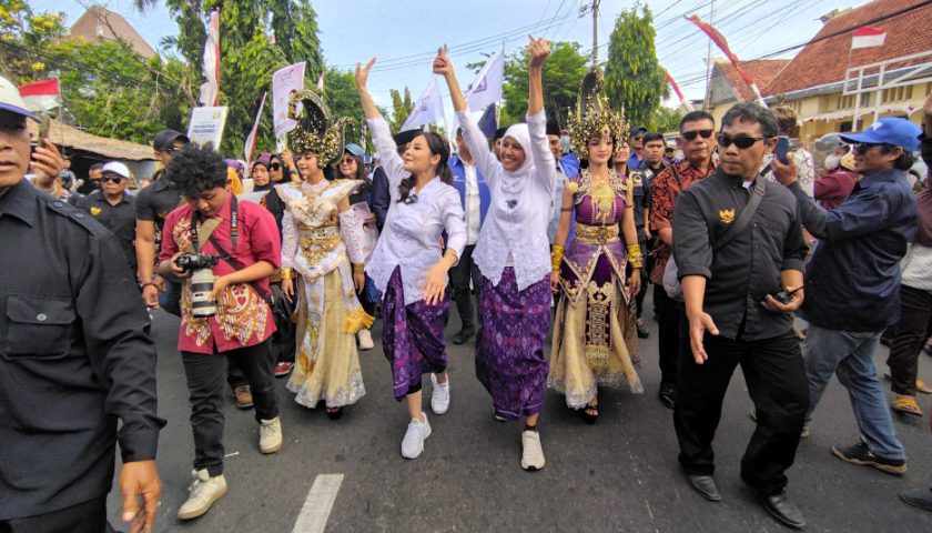 Pasangan FREN, Bunda Fey dan Regina Mendaftar ke KPU Kota Kediri, Akan Bawa Suasana Politik Riang Gembira Penuh Gagasan dan Ide Inovatif