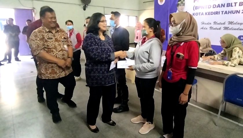 4657 Buruh Rokok Warga Kota Kediri Terima Bantuan Langsung Tunai