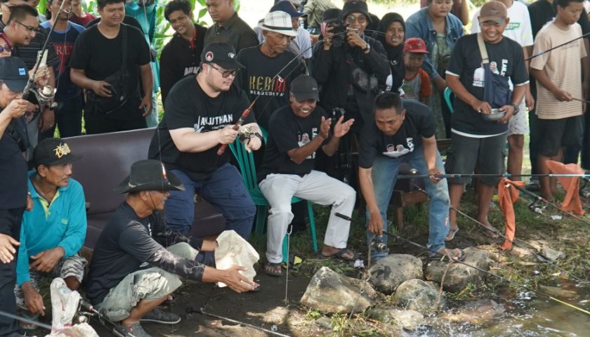 Keseruan Mas Dhito Mancing Bareng Warga Desa Ngino