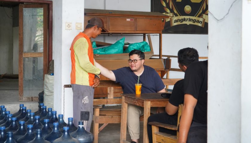 Momen Tak Terduga, Saat Beli Es di Warung Mas Dhito Dihampiri Petani, Begini Ceritanya