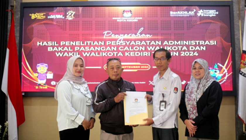 Pilkada Kota Kediri 2024 : KPU Serahkan Berita Acara Penelitian Persyaratan Administrasi Calon Walikota dan Wakil Walikota Pilkada Kota Kediri 2024 : KPU Serahkan Berita Acara Penelitian Persyaratan Administrasi Calon Walikota dan Wakil Walikota