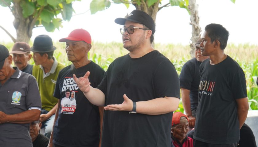 Teriakan Lanjutkan Sambut Kedatangan Mas Dhito di Kampanye Perdana