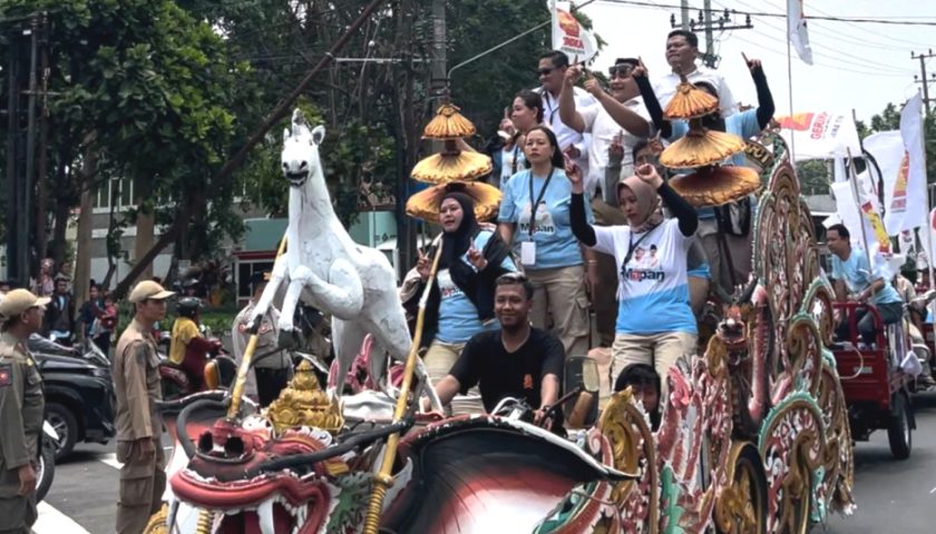 Usai Hadiri Deklarasi Kampanye Damai, Vinanda – Gus Qowim Pawai Damai Diiringi 21 Anggota DPRD, Simpatisan dan Pendukung