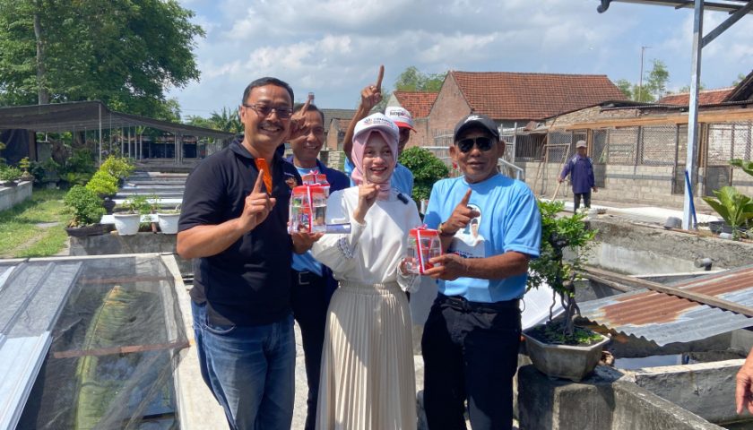 Diiringi Reog dan Jathilan, Mbak Vinanda Door to Door Sapa Warga Ketami