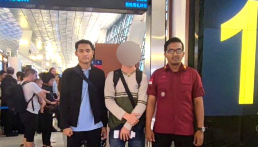 Kantor Imigrasi Kediri Deportasi WN Belanda yang Tinggal Lajak (Overstay) Selama 72 Hari