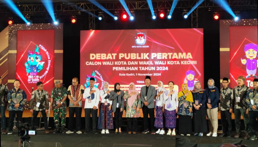Debat Publik Pertama Calon Wali Kota dan Wakil Wali Kota Kediri Tahun 2024 Debat Publik Pertama Calon Wali Kota dan Wakil Wali Kota Kediri Tahun 2024