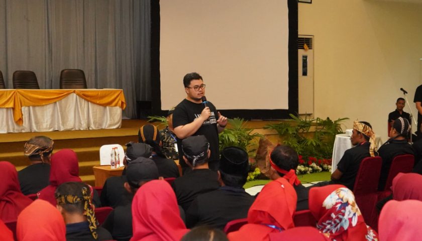 Mas Dhito Akan Perjuangkan Nasib Tenaga Honorer K2