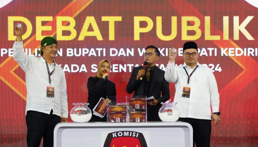 Survei Indikator, Pasangan Dhito-Dewi Unggul dalam Debat Pilkada 2024