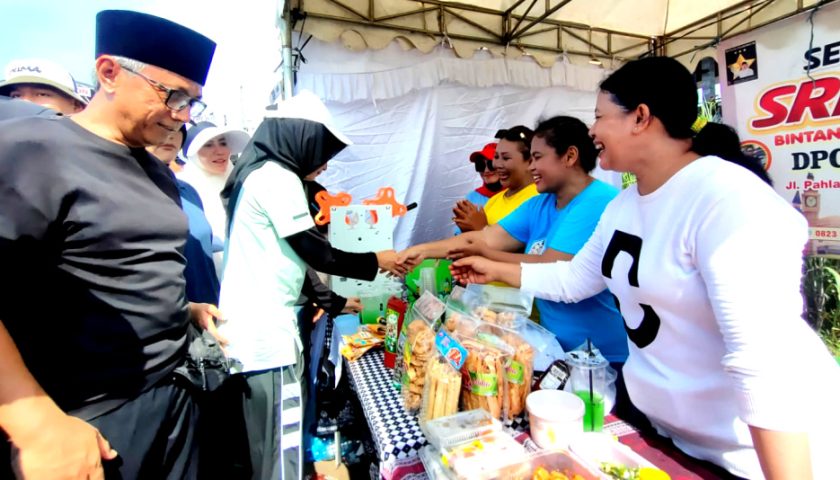 Membludak, Ribuan Peserta Ikuti Mlaku Bareng Mbak Vinanda – Gus Qowim Berhadiah Umrah