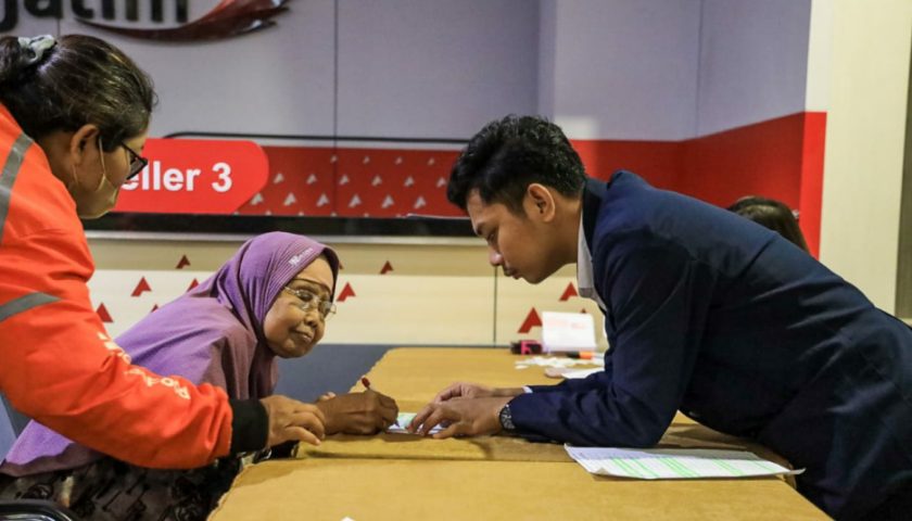 531 Lansia Kota Kediri Terima Bantuan PKH Plus Tahap I