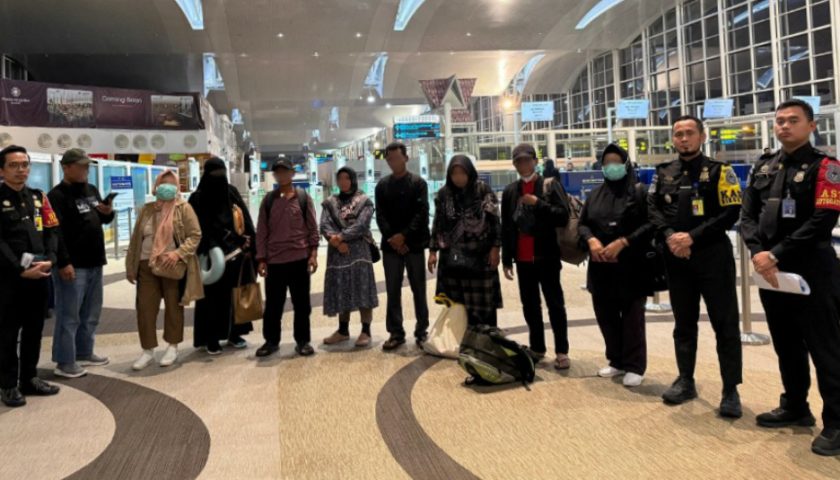 Imigrasi Tunda Keberangkatan 1.243 WNI Jemaah Calon Haji Imigrasi Tunda Keberangkatan 1.243 WNI Jemaah Calon Haji