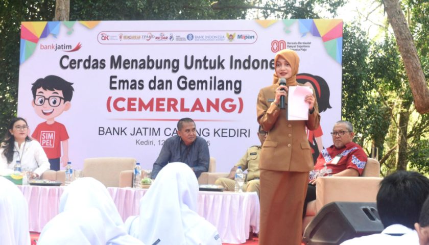 Begini Pesan Mbak Wali Kota Kediri ke Pelajar SMP Dalam Inklusi Keuangan Cerdas Menabung untuk Indonesia Emas dan Gemilang