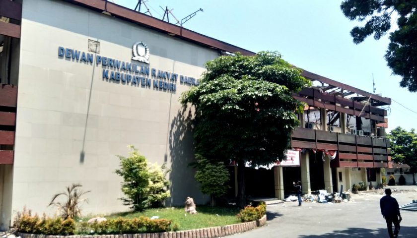 Gedung Rusak Parah, DPRD Kabupaten Kediri  Tetap Komitmen Perjuangkan Aspirasi Masyarakat
