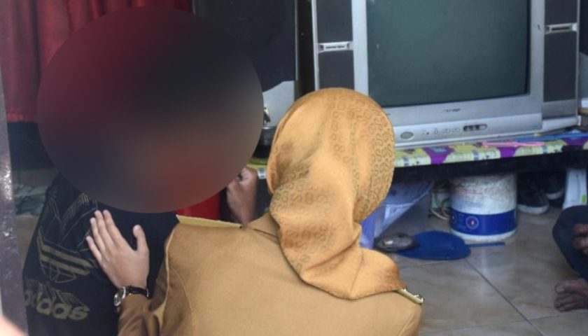 Mbak Wali Kota Kediri Beri Motivasi Anak Putus Sekolah di Ngampel, Ajak Kembali Sekolah Raih Cita-cita Mbak Wali Kota Kediri Beri Motivasi Anak Putus Sekolah di Ngampel, Ajak Kembali Sekolah Raih Cita-cita