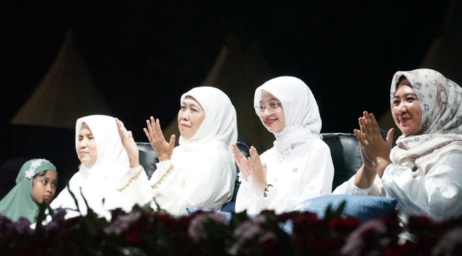 Hadiri Lirboyo Bersholawat Bersama Ketua Umum PBNU, Mbak Wali : Kuatkan Kolaborasi Dengan Santri untuk Pembangunan Kota Kediri Hadiri Lirboyo Bersholawat Bersama Ketua Umum PBNU, Mbak Wali : Kuatkan Kolaborasi Dengan Santri untuk Pembangunan Kota Kediri