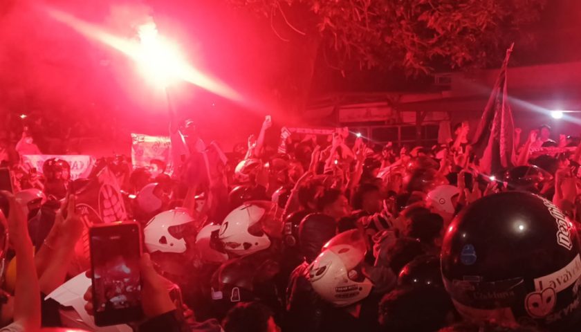 Ribuan Persikmania Sambut Tim Kebanggaan Usai Menangi Laga Derby Jatim Hadapi Arema FC